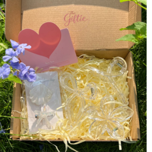 Set quà mệnh Kim màu trắng dễ thương